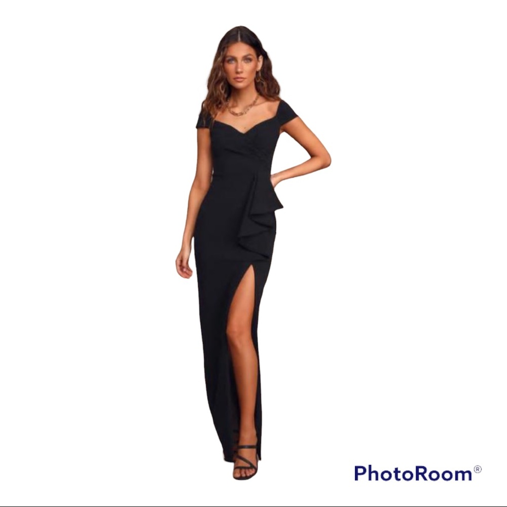 Lulu’s Mi Amor Black Off-the-shoulder Maxi Dress. Worn once to a charity event.